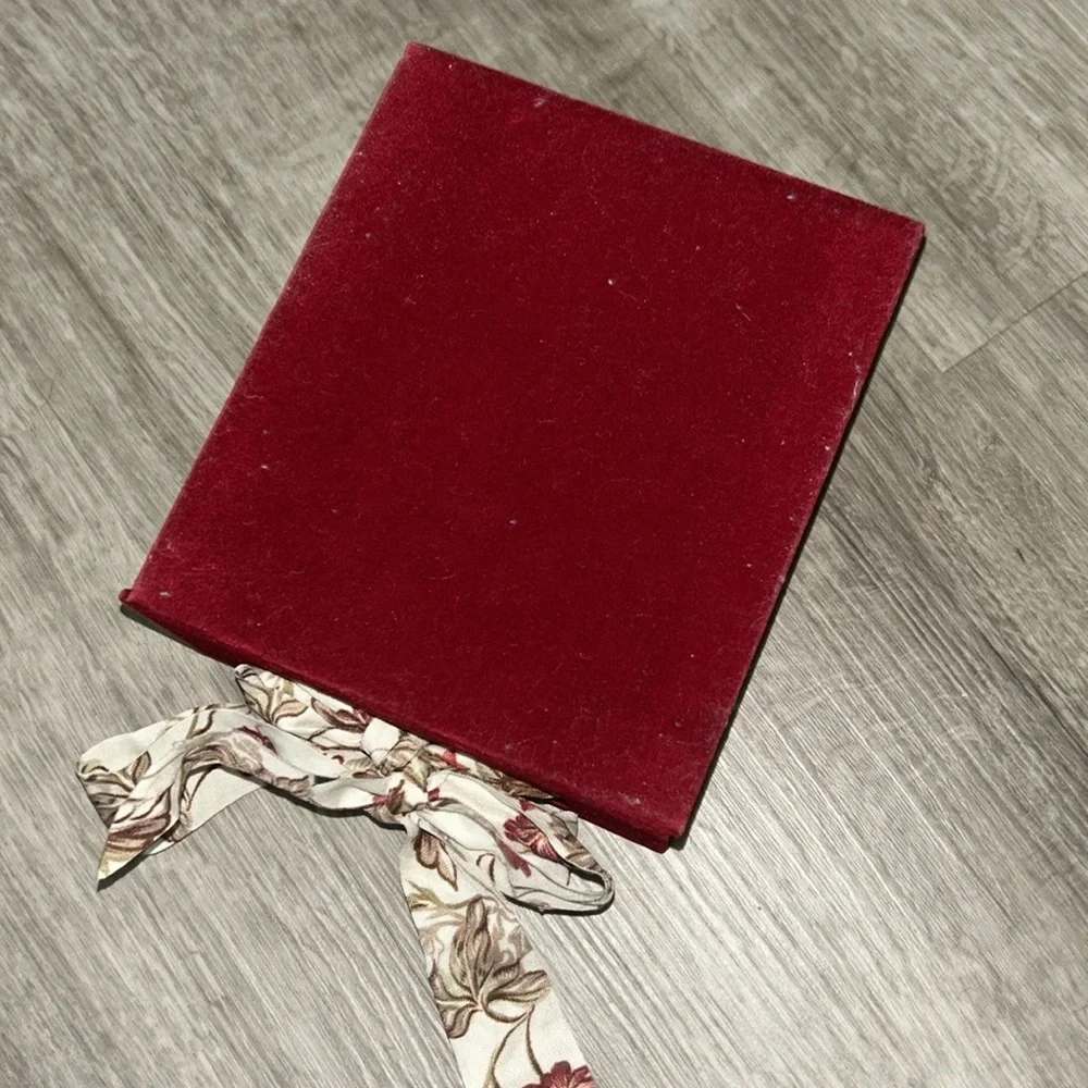 Red velvet gif box